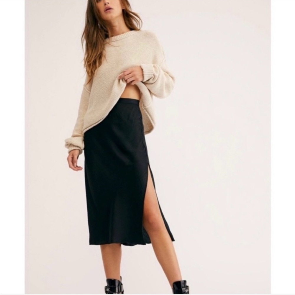 Chic Black Midi Skirt with Side Slit